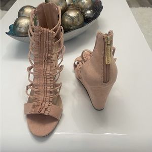 BLUSH BRECKELLE’S Wedge Heels